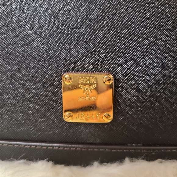 MCM - Picture 3 of 5